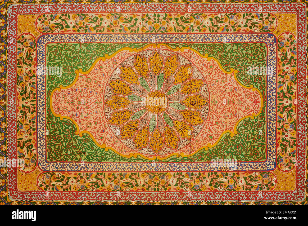 Ornato soffitto dipinto, Palazzo Bahia, Marrakech, Marocco Foto Stock