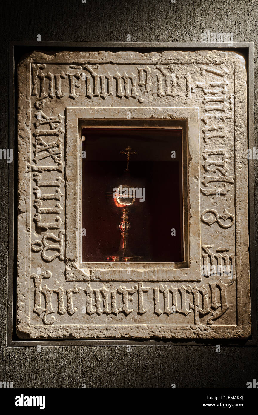 Italia Piemonte Torino San Giovanni Cattedrale, Museo Diocesano - tabernacolo (Marmo di Carrara) nella iscrizione "Qui è la casa di Dio e la porta del cielo" - qui vi è il corpo del Signore "1479 all'interno di pisside argento XV secolo. Foto Stock