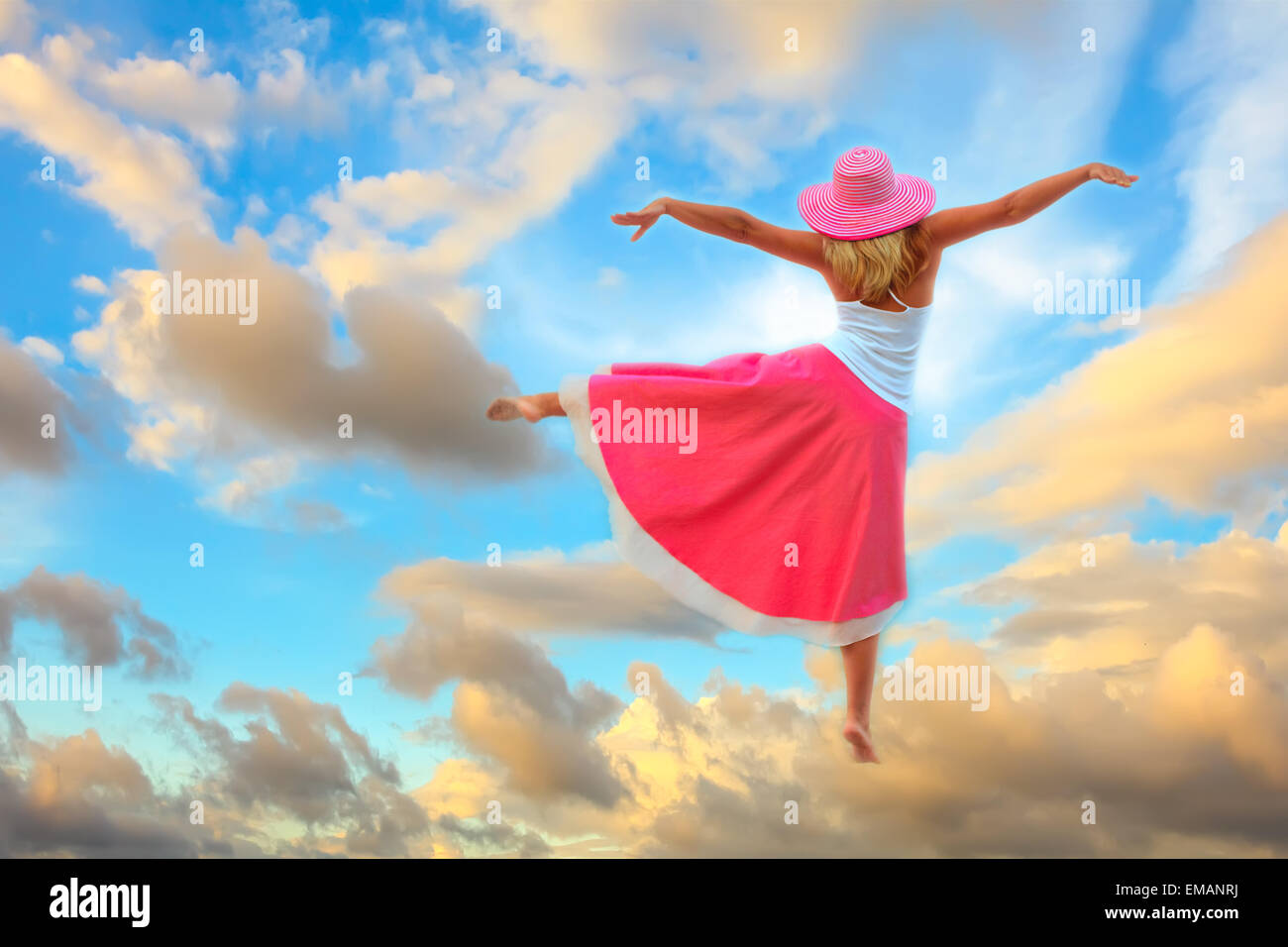 Woman Dancing in the sky sul cloud Foto Stock