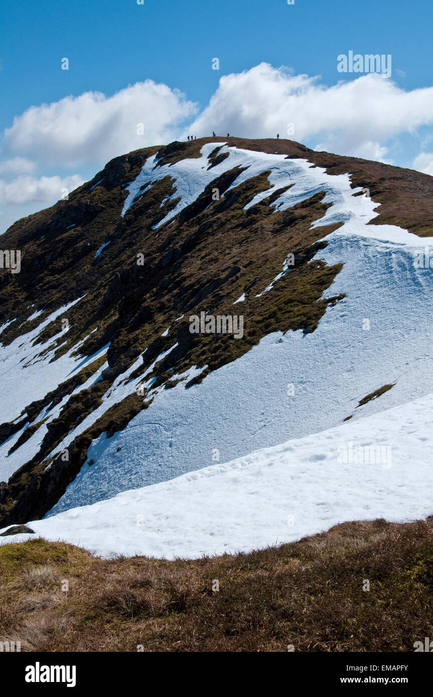 Il vertice di ben ledi montagna con neve sulla cresta. trossachs national park, SCOZIA Foto Stock