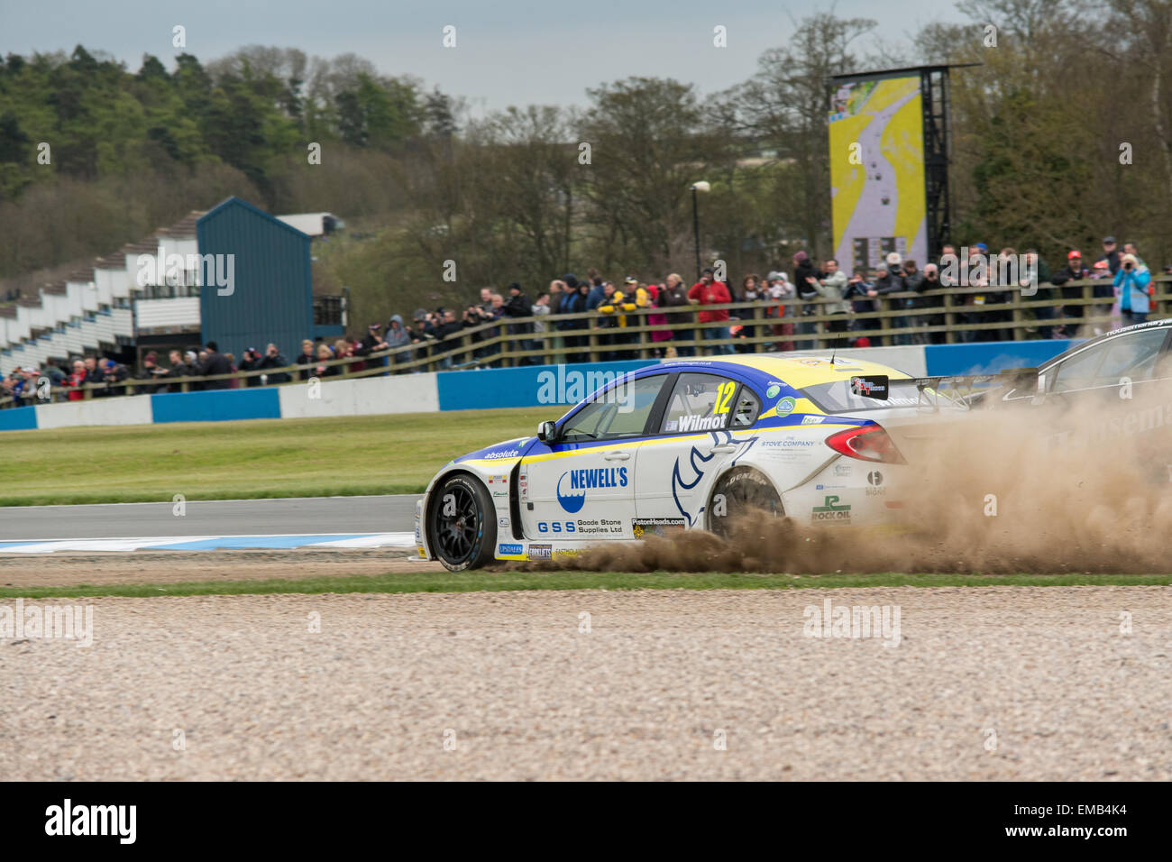 Donington Park, Donington Castle, Regno Unito. 19 Aprile, 2015. Andy Wilmot e Welch Motorsport Proton Gen-2 rigidi durante la Dunlop MSA British Touring Car Championship sul circuito di Donington Park. Credito: Gergo Toth/Alamy Live News Foto Stock
