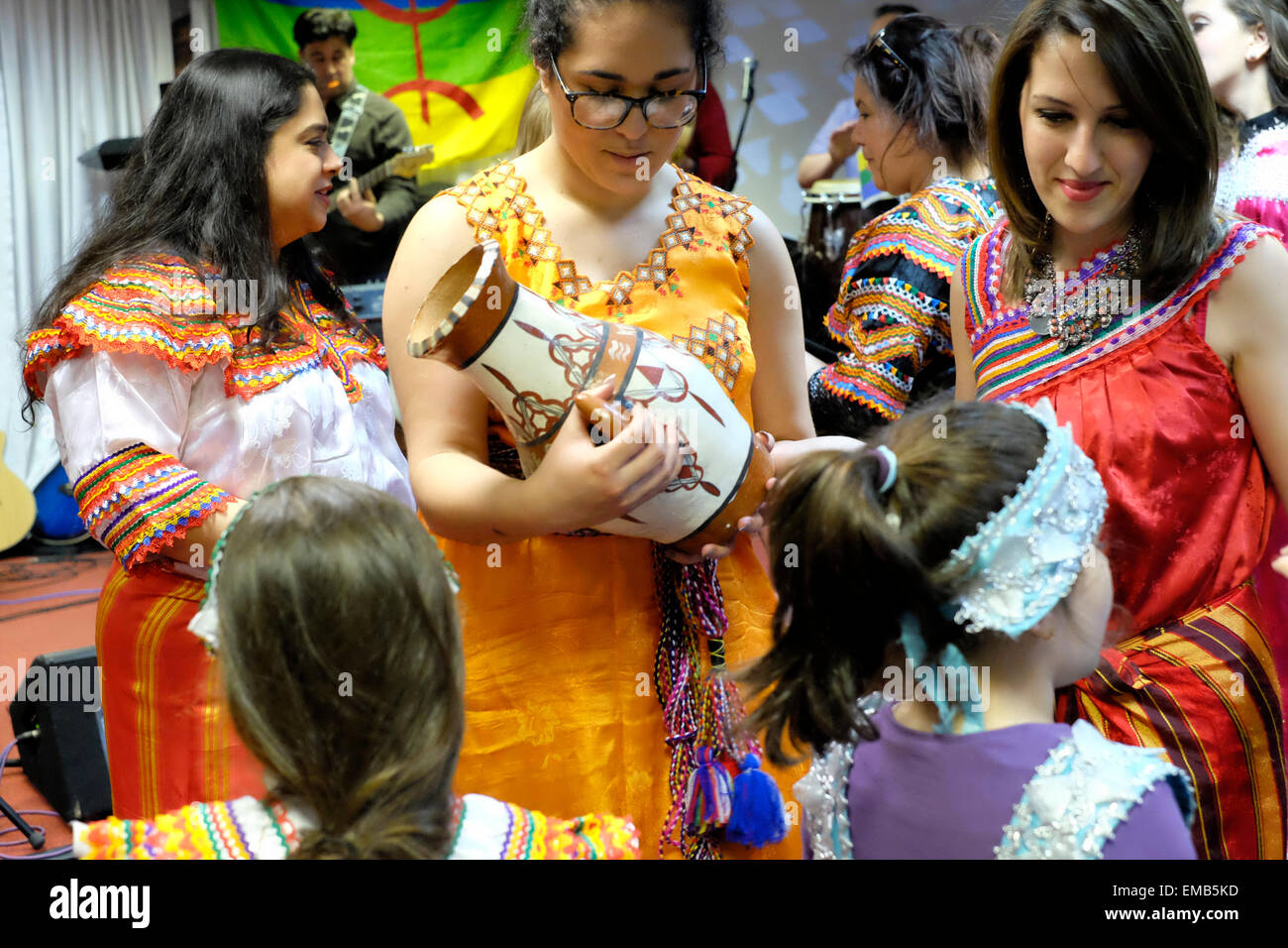 Amazigh (berbères) le donne ad una festa a Londra Foto Stock Amazigh (berbères) le donne ad una festa a Londra Foto Stock