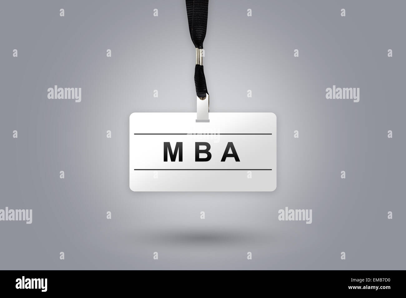 MBA o Master of Business Administration sul badge con il grigio radiale di gradiente dello sfondo Foto Stock