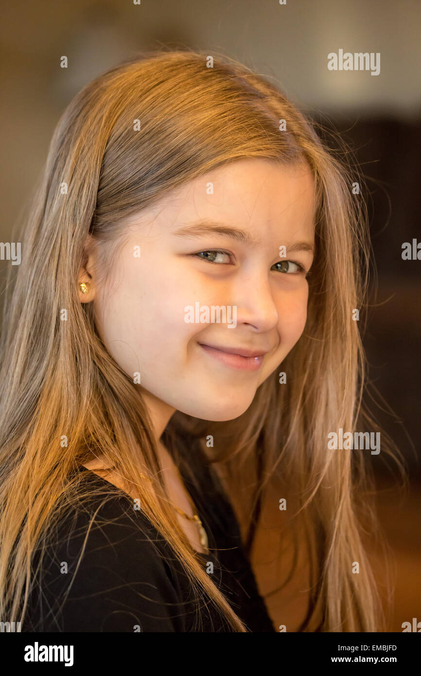 Ritratto di un felice anno nove vecchia ragazza in Issaquah, Washington, Stati Uniti d'America Foto Stock