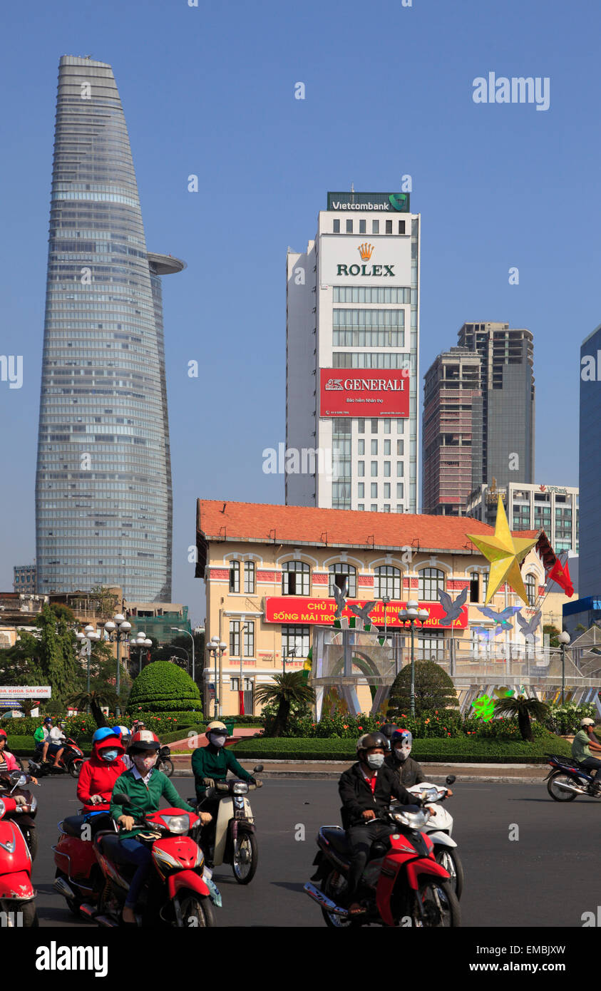 Il Vietnam, Ho Chi Minh City, a Saigon, District 1, scene di strada, skyline, Foto Stock