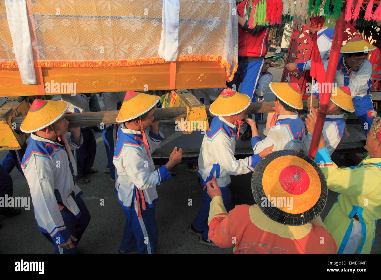 Il Vietnam, Hoi An, il corteo funebre, persone Foto Stock
