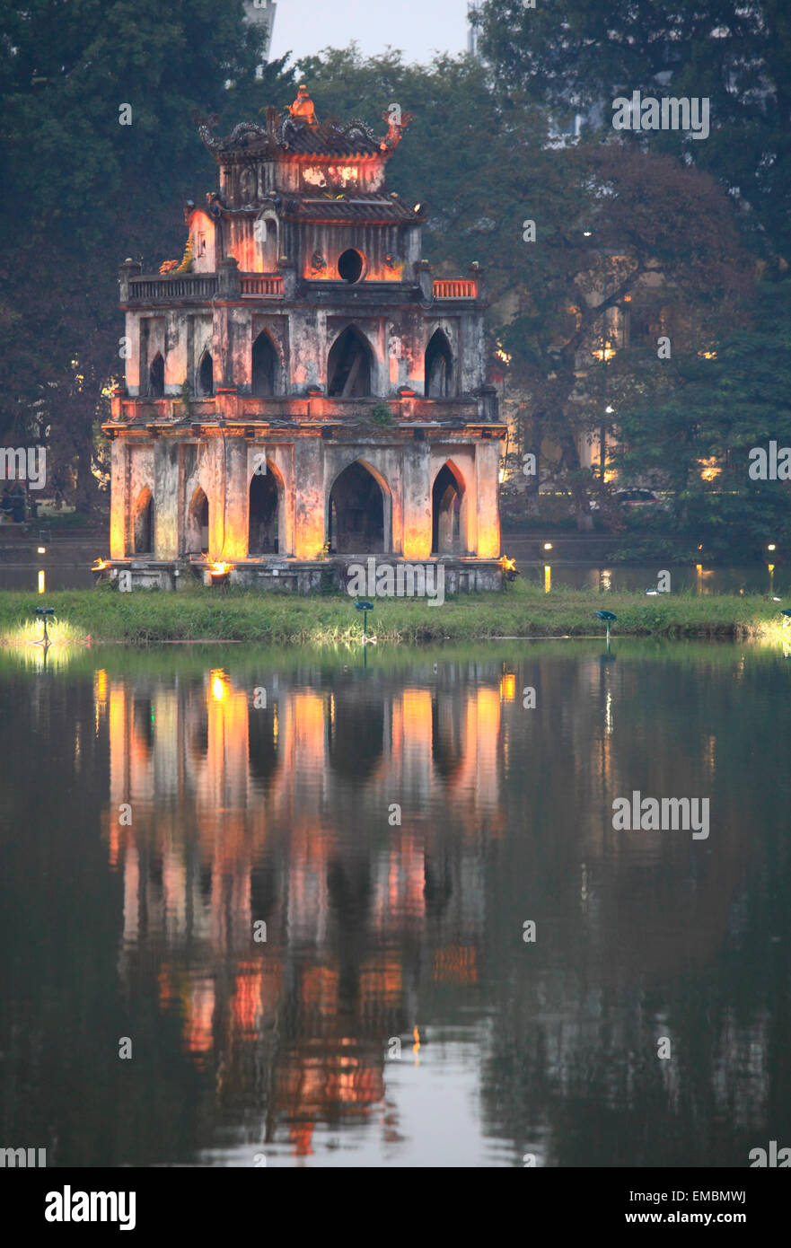 Il Vietnam, Hanoi, Thap Rua, Turtle Tower, il Lago Hoan Kiem, Foto Stock