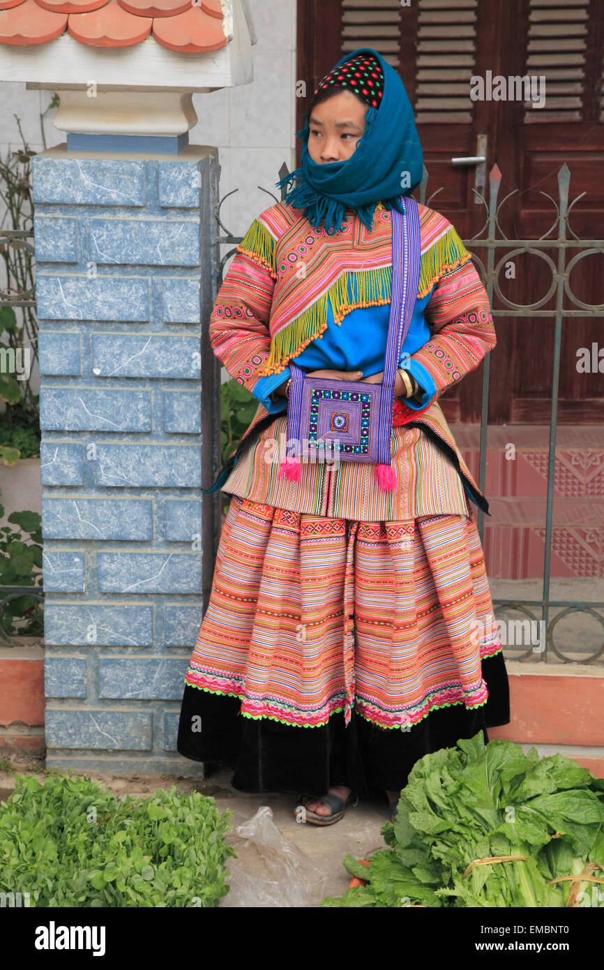 Il Vietnam, Lao Cai Provincia, Bac Ha, mercato, Hill Tribes persone, donna, flower hmong, Foto Stock