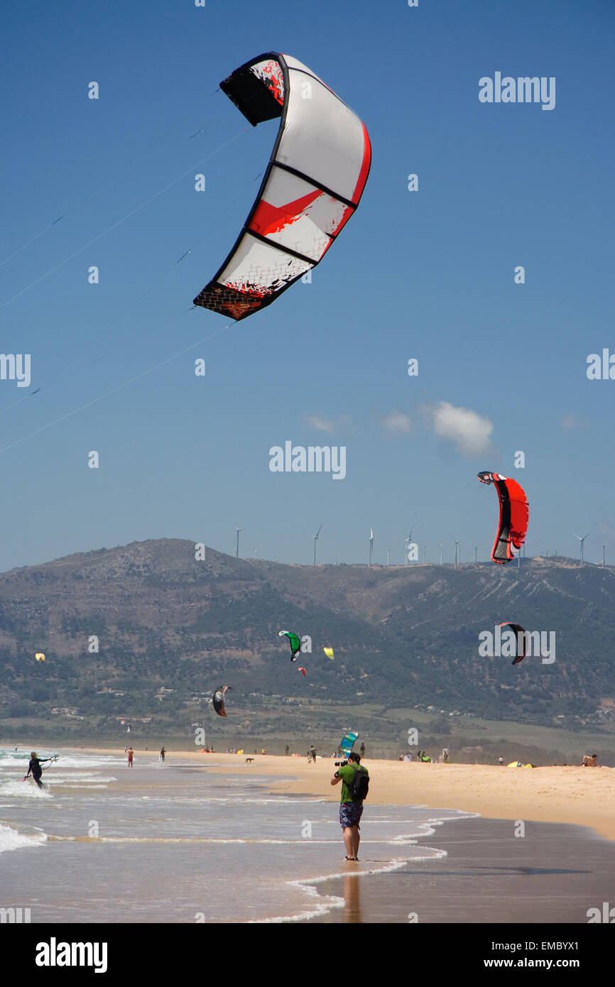 Immagini di aquiloni volanti immagini e fotografie stock ad alta  risoluzione - Alamy