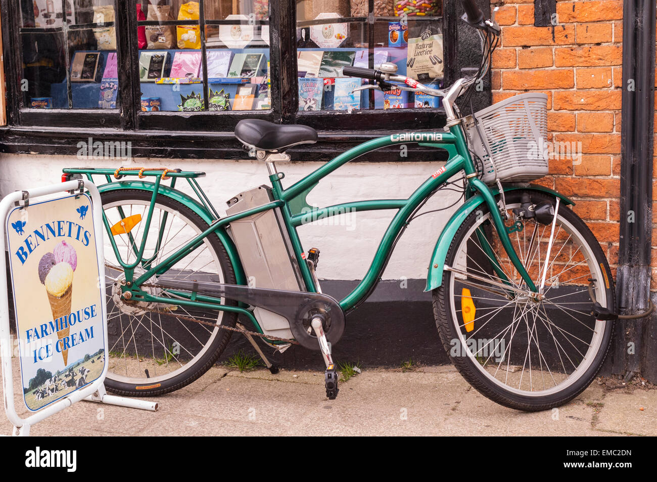 Una bicicletta elettrica nel Regno Unito Foto Stock