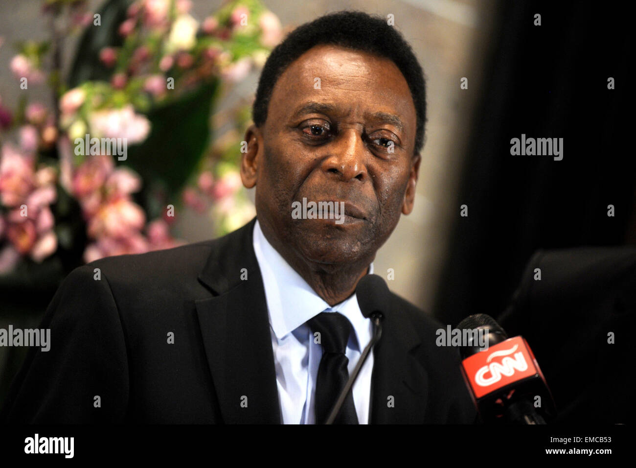 Il New York Cosmos leggenda Pele illumina il Empisre membro Edificio "Cosmo verde' per lanciare e celebrare l'inizio del team 2015 stagione primaverile. New York, 17.04.2015/picture alliance Foto Stock
