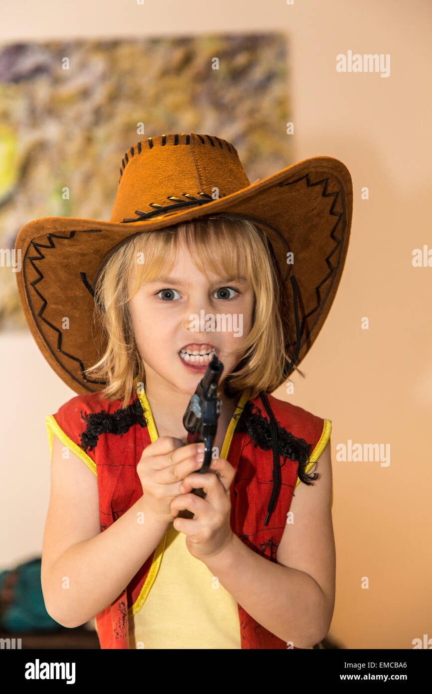 Bambina vestito da cowboy Foto stock - Alamy