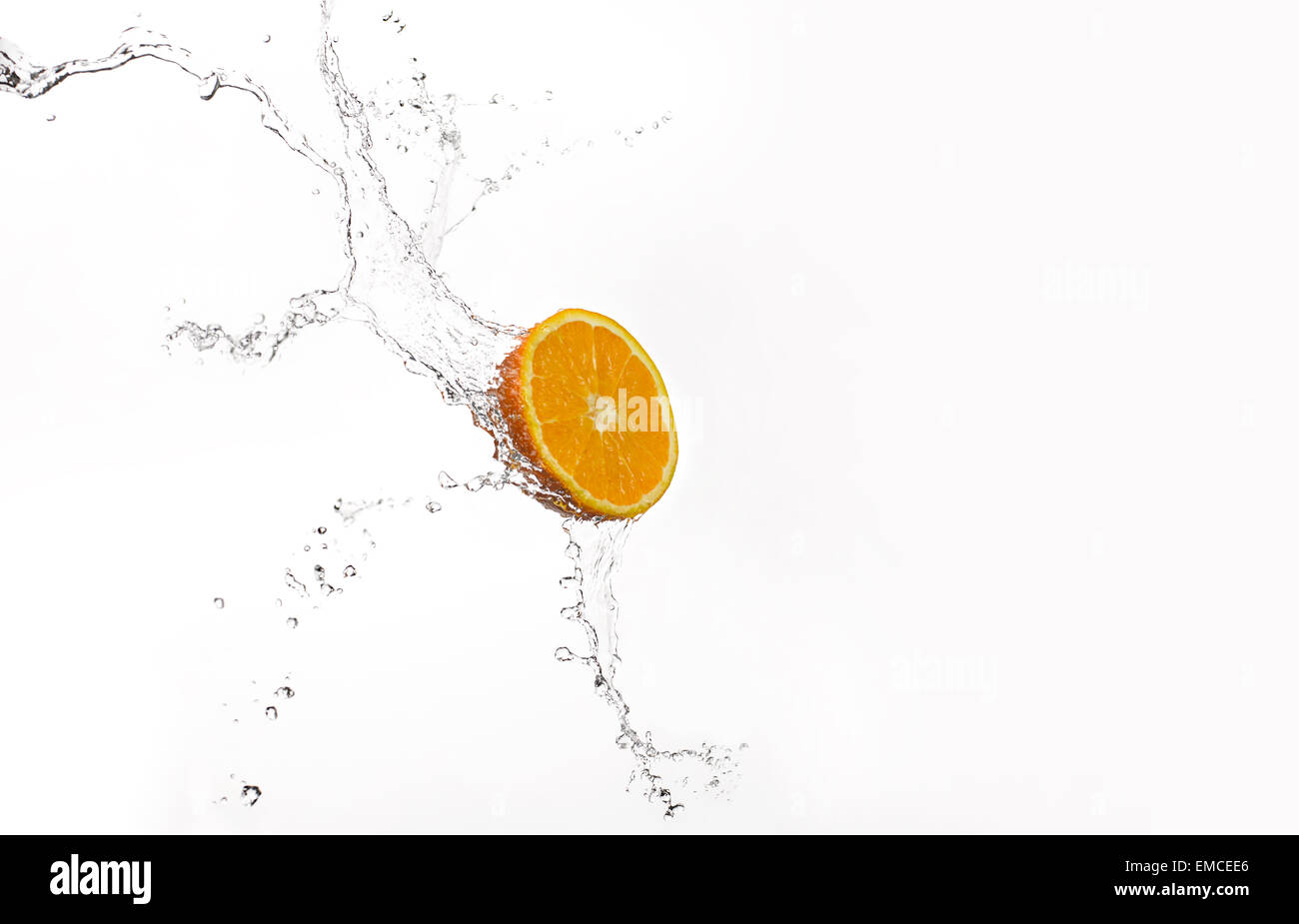 Orange e spruzzi di acqua Foto Stock