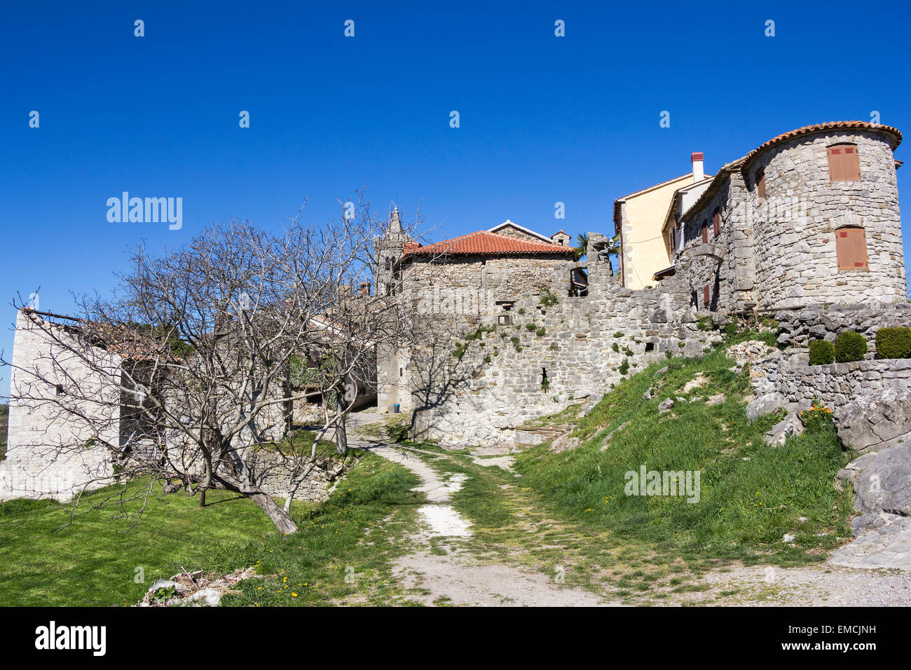 Hum in Istria, Croazia, la più piccola città del mondo Foto Stock