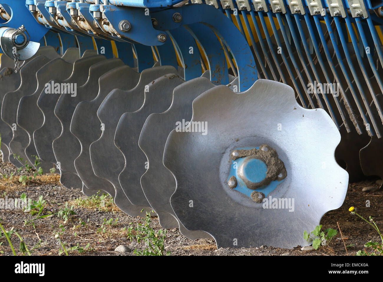 Dettaglio di un moderno agricoli erpice di laminazione Foto Stock