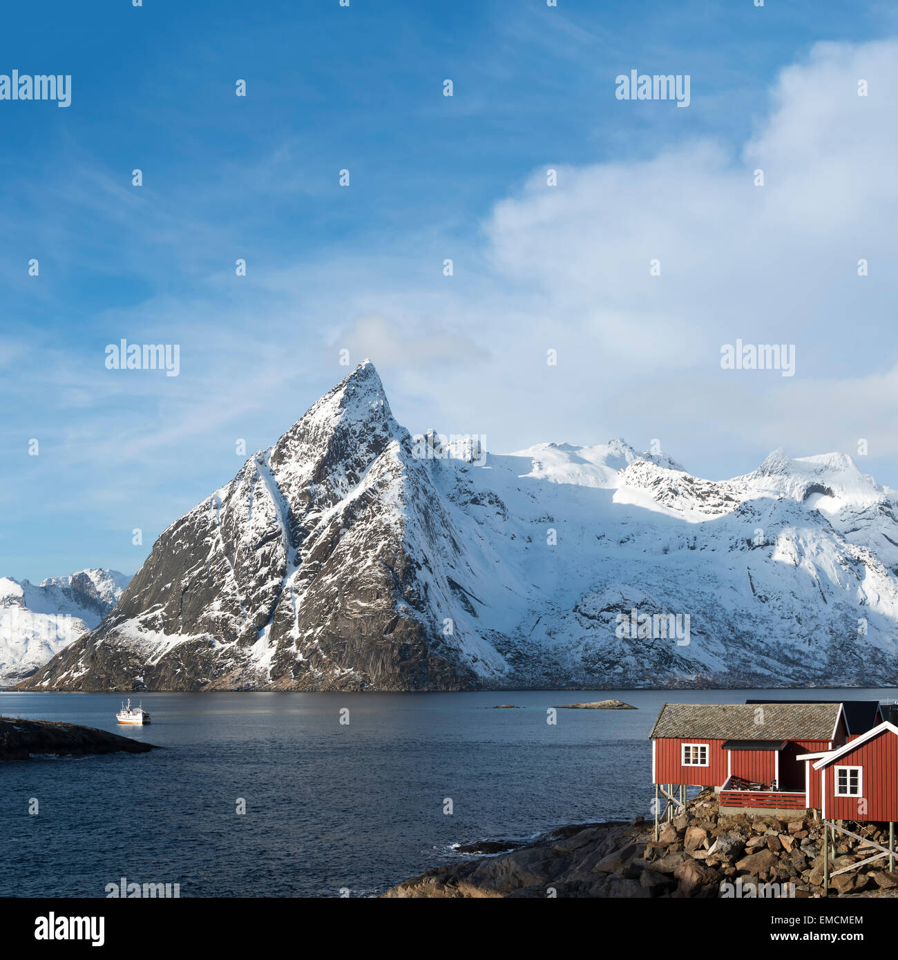 Norvegia Lofoten, Hamnoy, vista montagna Olstind Foto Stock