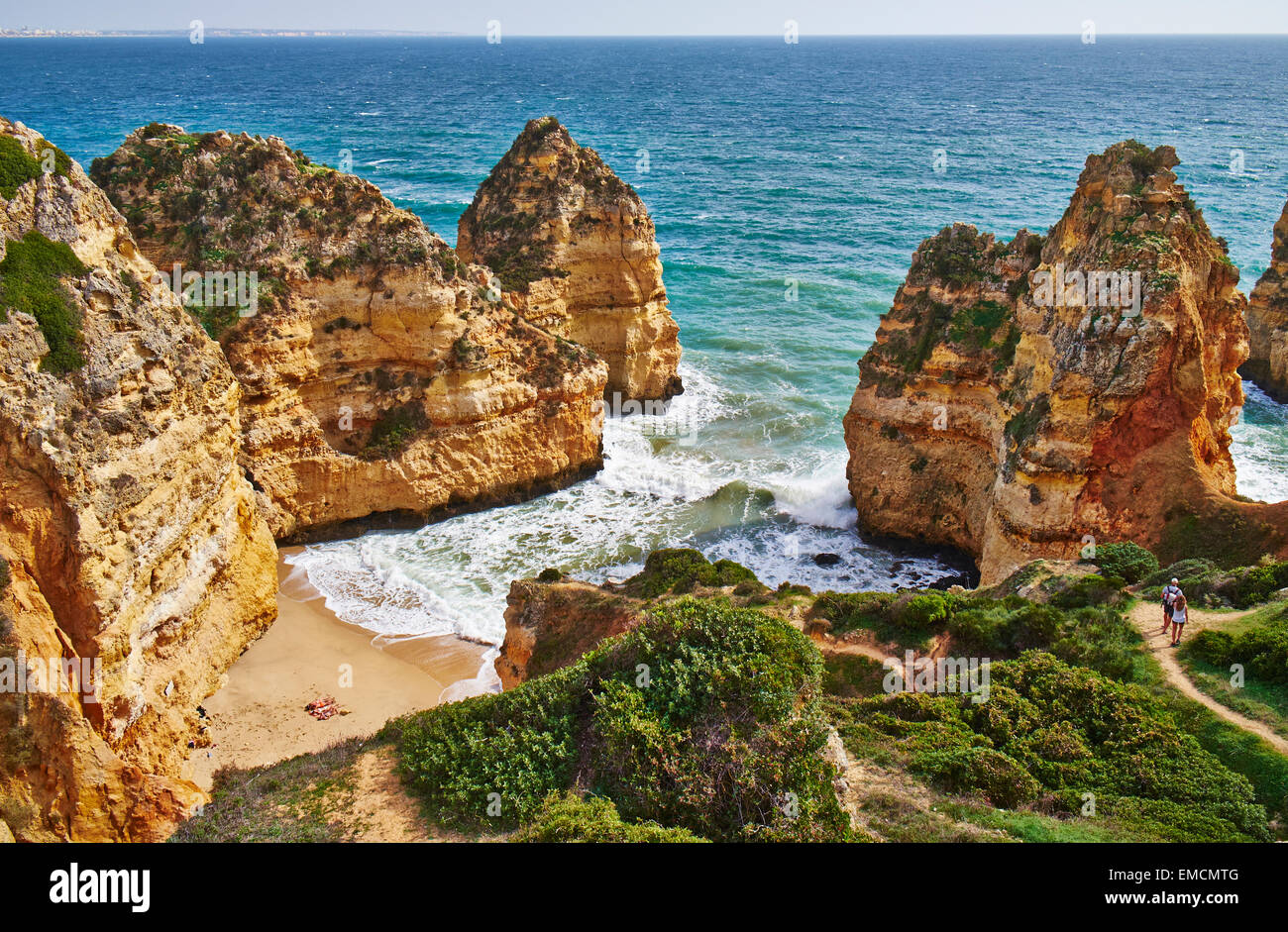 Il Portogallo, Algarve, Lagos, costa rocciosa e la spiaggia Foto Stock