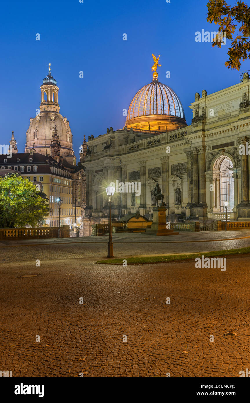 Germania, Dresda, vista illumina galleria d arte di Lipsius di sera Foto Stock