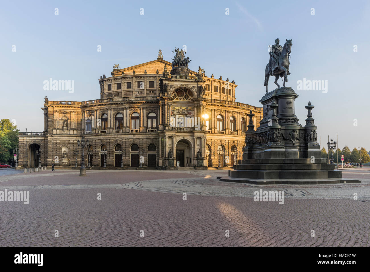 Germania, Dresda, vista la Semper Opera House a Piazza del Teatro Foto Stock