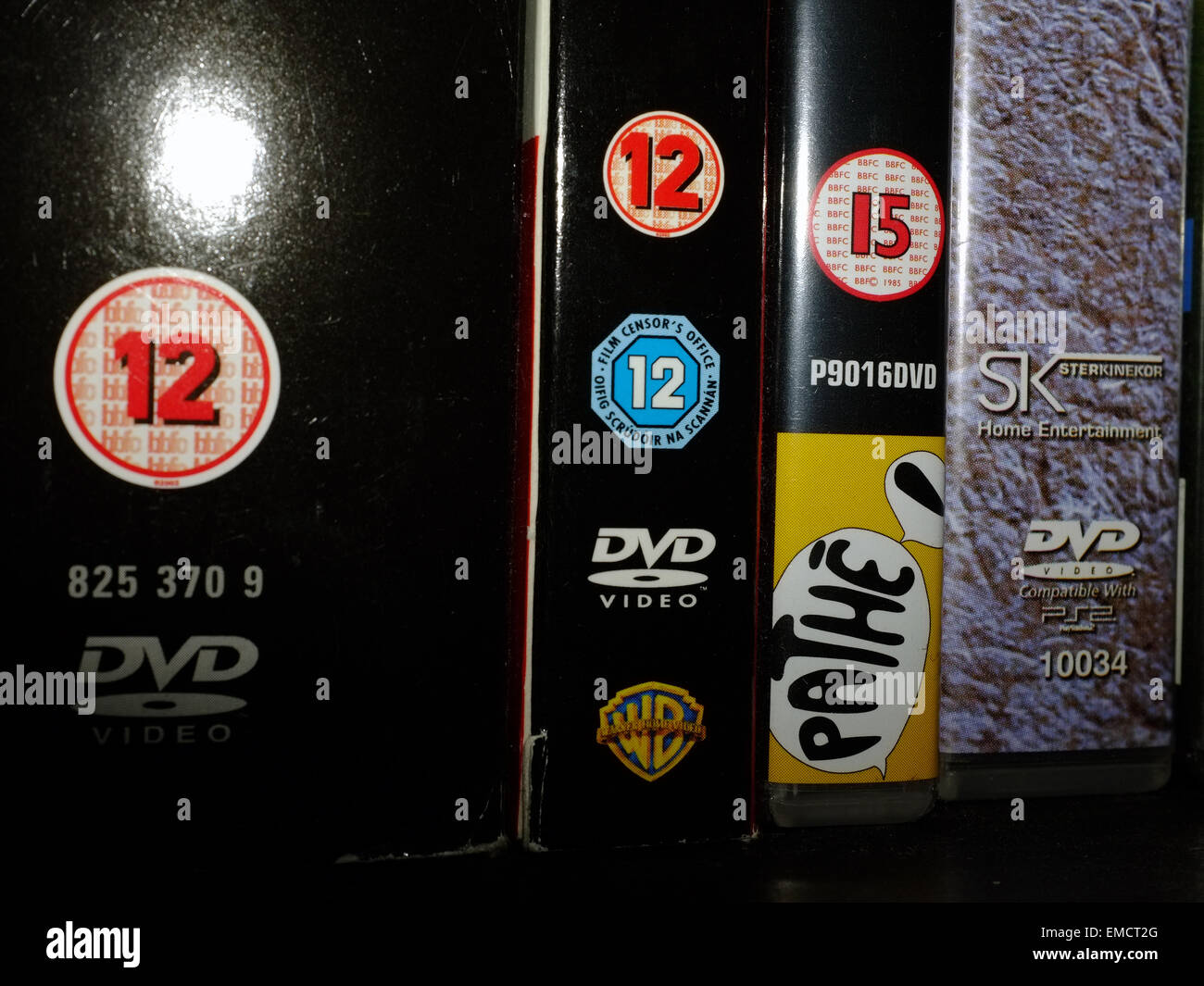 Film rating guide sul lato del DVD. Foto Stock