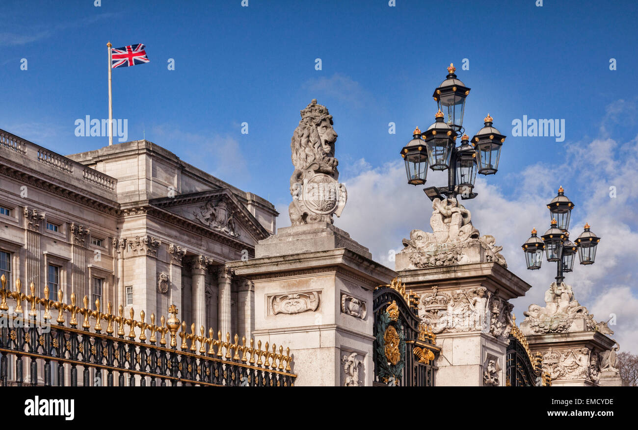 I cancelli di Buckingham Palace di Londra. Foto Stock