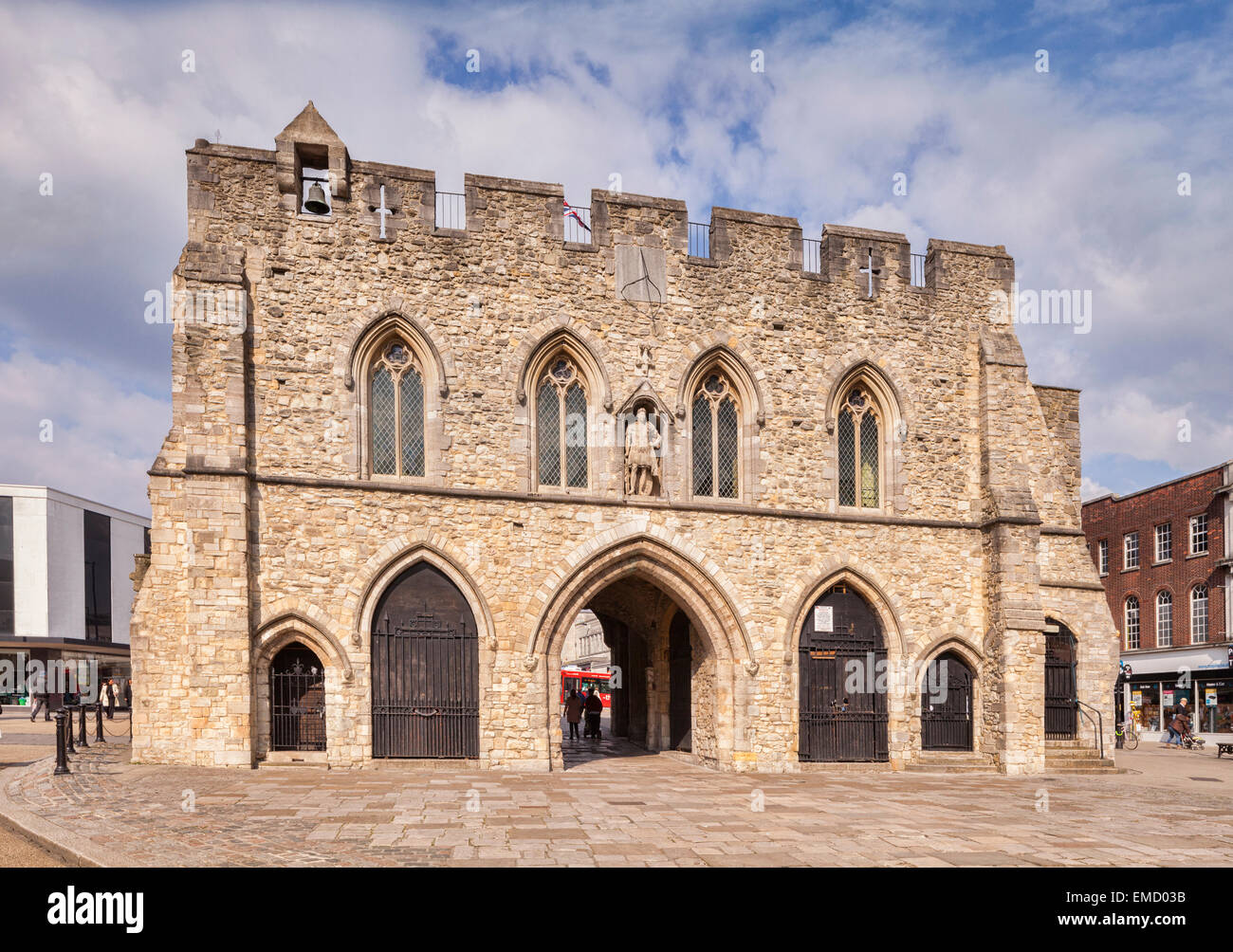 Bargate, un grado 1 edificio storico nel centro di Southampton, costruito in epoca normanna come parte della città le difese di... Foto Stock