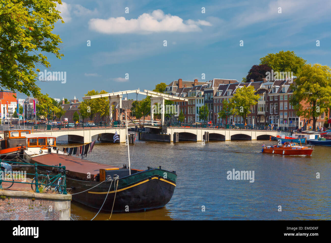 Amstel e ponte Magere Brug, Amsterdam, Olanda Foto Stock