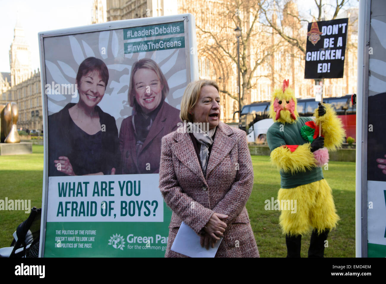 Partito verde campagna di manifesti del lancio su 19/01/2015 in College Green, Londra. Il verde di leader di partito Natalie Bennett lancia il partito della nuova locandina che presenta lo slogan "di che cosa avete paura, ragazzi?". Foto di Julie Edwards Foto Stock Partito verde campagna di manifesti del lancio su 19/01/2015 in College Green, Londra. Il verde di leader di partito Natalie Bennett lancia il partito della nuova locandina che presenta lo slogan "di che cosa avete paura, ragazzi?". Foto di Julie Edwards Foto Stock