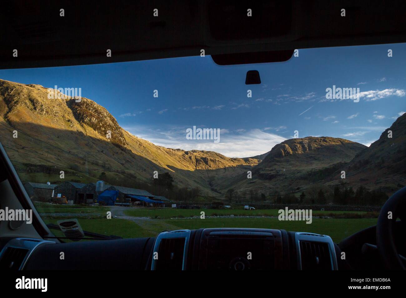 Camera con vista - bella serata vista da un camper nel distretto del lago, REGNO UNITO Foto Stock