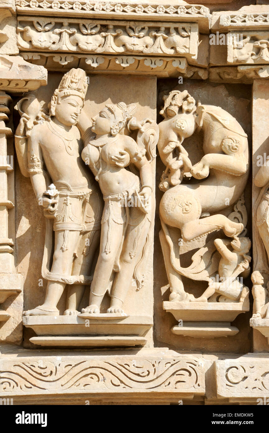 Dettaglio dell'opera presso il tempio di Khajuraho in India Foto Stock