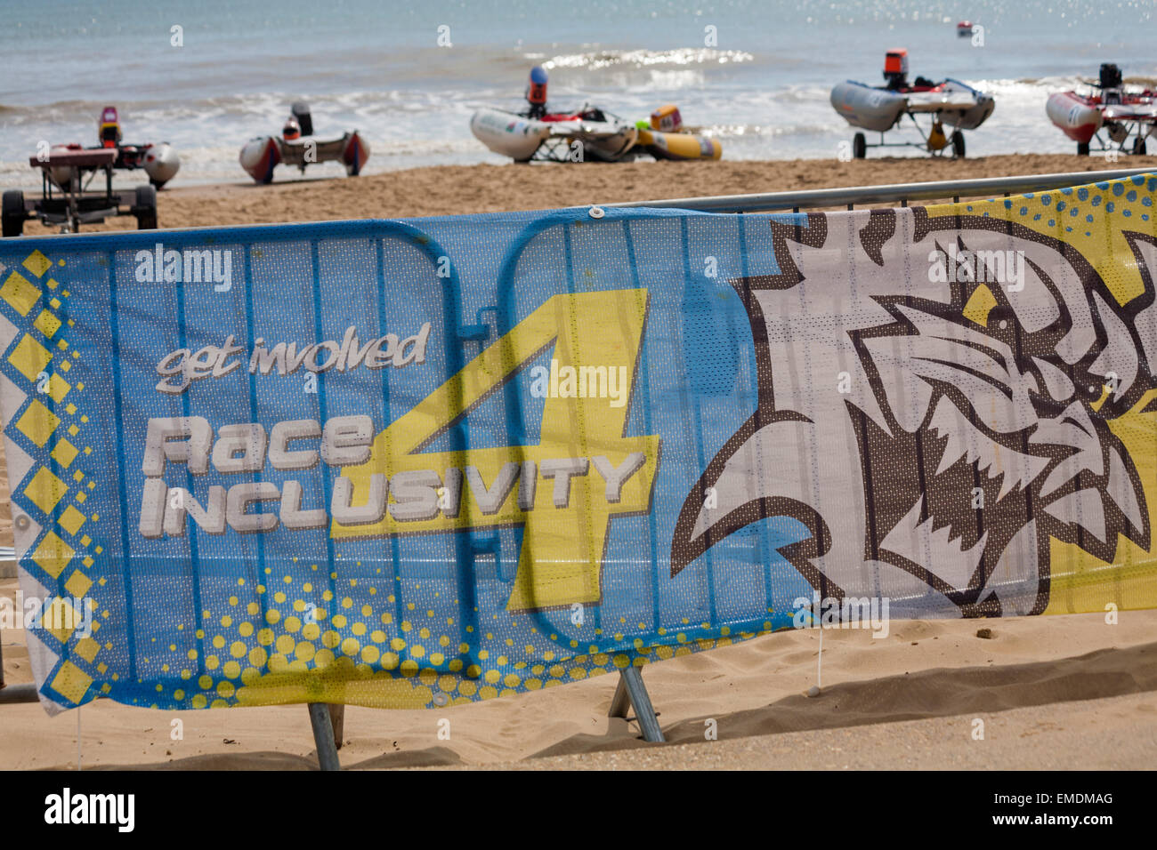 Ottenere implicato Gara 4 di inclusività banner a RYA Thundercats Campionati Nazionali a Boscombe Beach, Bournemouth in aprile Foto Stock Ottenere implicato Gara 4 di inclusività banner a RYA Thundercats Campionati Nazionali a Boscombe Beach, Bournemouth in aprile Foto Stock