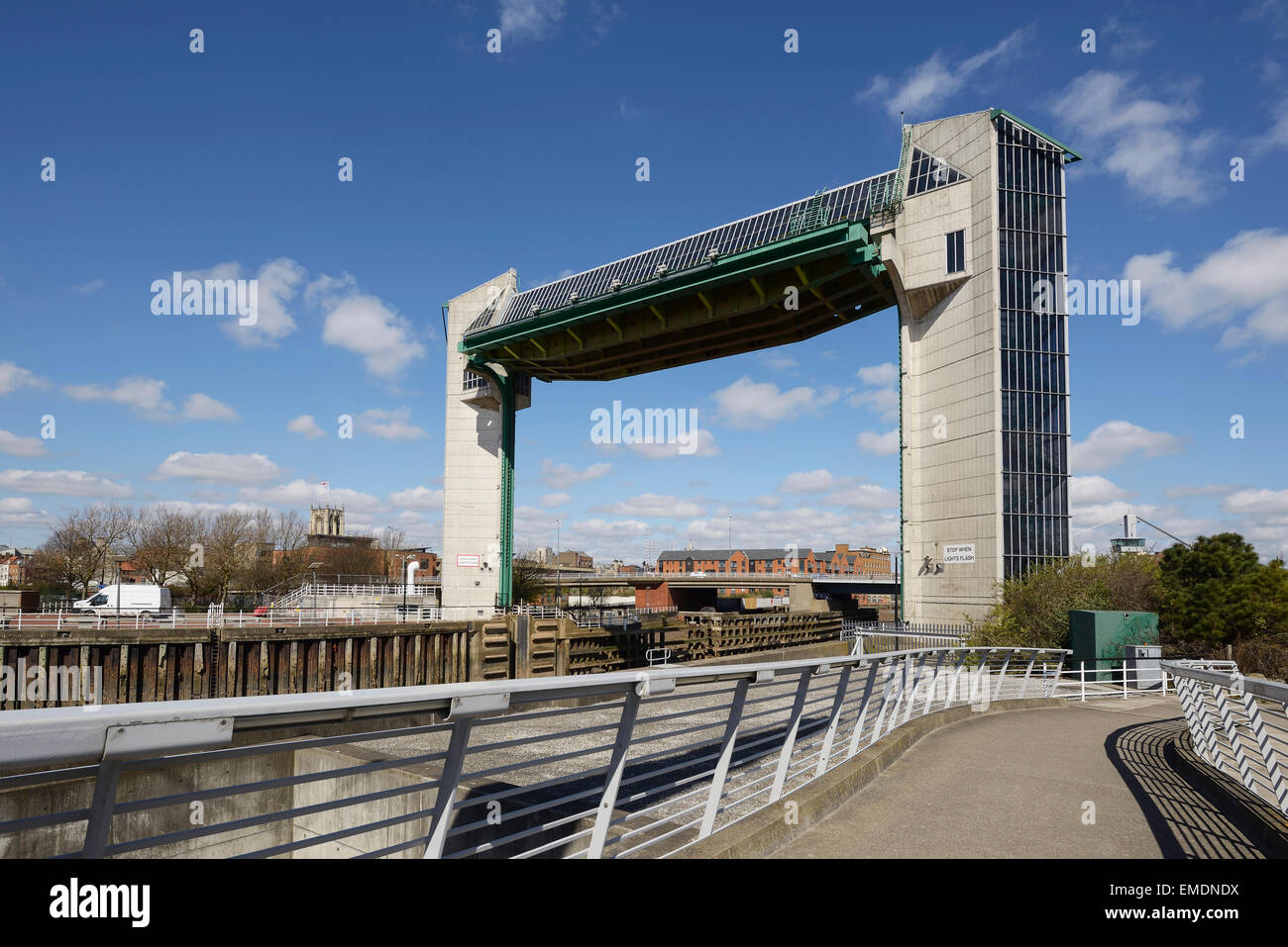 La marea di barriera di sovratensioni sul fiume scafo in Hull City Centre Regno Unito Foto Stock
