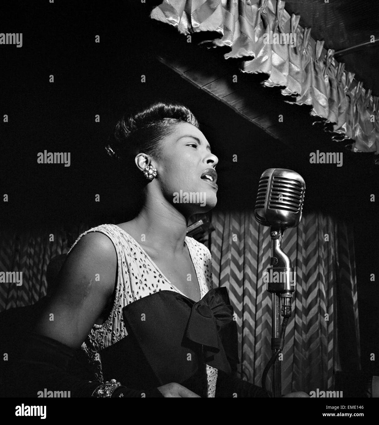 American jazz cantante e cantautore Billie Holiday esegue in New York City. Foto Stock