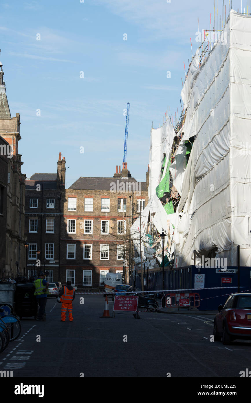 Il Portogallo Street, Londra, Regno Unito. Xx Aprile 2015. Un edificio è crollato presso la London School of Economics di Londra centrale. Credito: Nando Machado/Alamy Live News Foto Stock