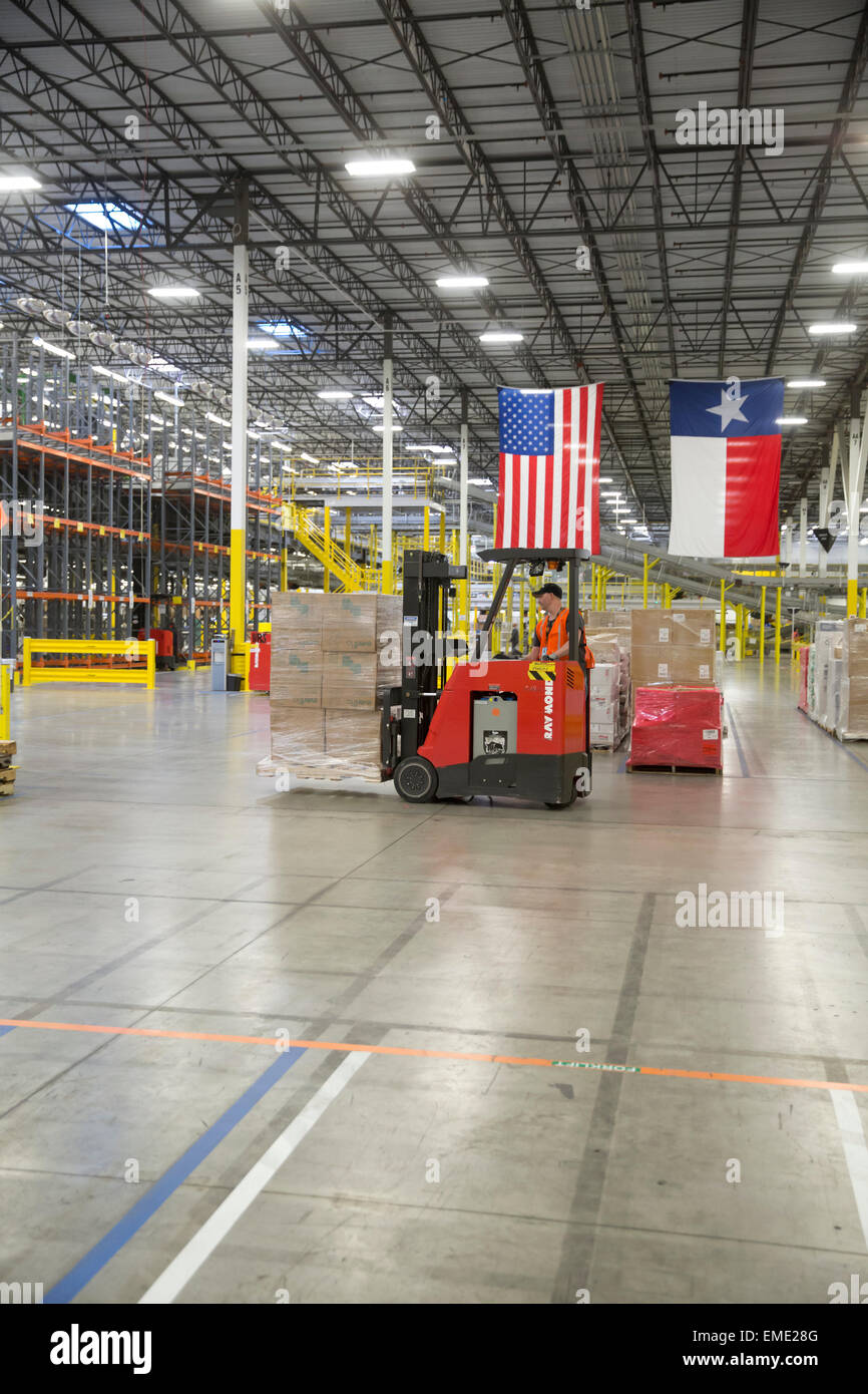 flow explode Microprocessor Amazon maschio dipendente carrello unità a magazzino in Texas Foto stock - Alamy flow explode Microprocessor Amazon maschio dipendente carrello unità a magazzino in Texas Foto stock - Alamy