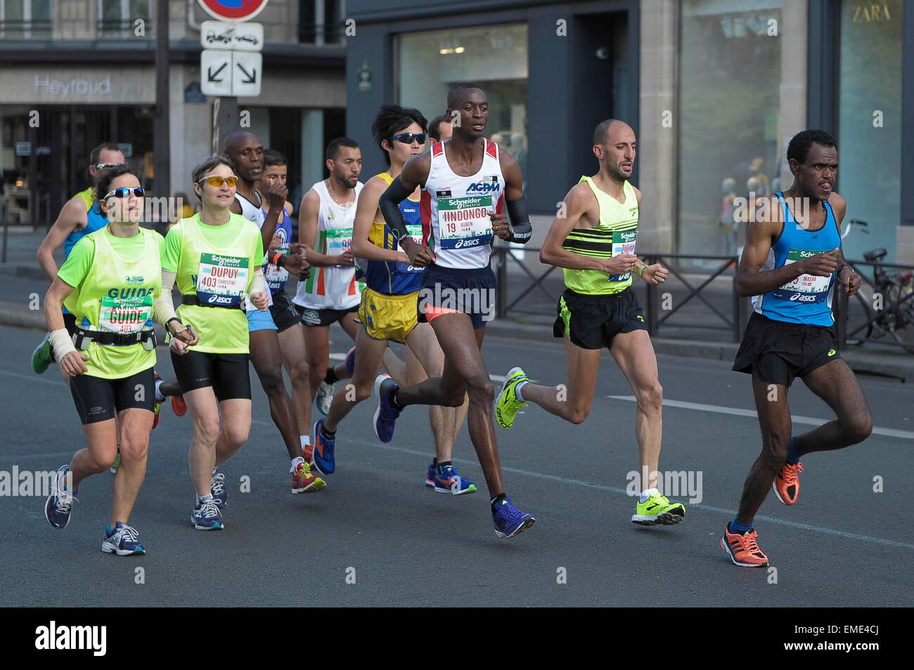 Ruben Iindongo / Badredine Zioini - 12.04.2015 - Maratona de Paris 2015.Photo : Andre Ferreira icona / Sport Foto Stock