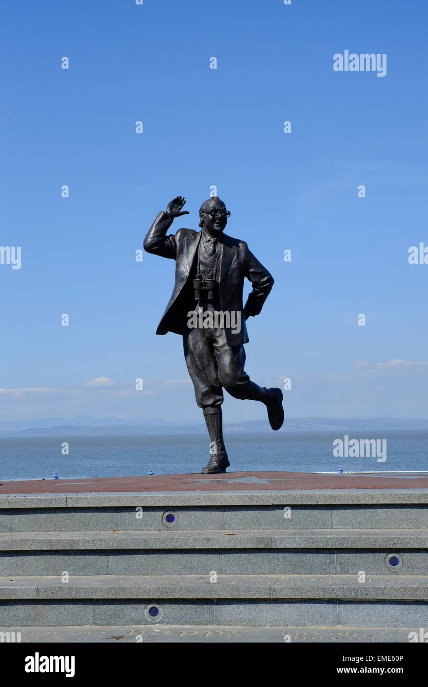 Morecambe, Lancashire, Regno Unito. Xx Aprile, 2015. Morecambe, Lancashire, Regno Unito. Xx Aprile, 2015. Regno Unito: Meteo Alta pressione portato un giorno caldo e soleggiato in Lancashire con il blu del cielo e le temperature di adolescenti. Il bel tempo è impostata per continuare per un altro paio di giorni. Credito: Paolo Melling/Alamy Live News Foto Stock