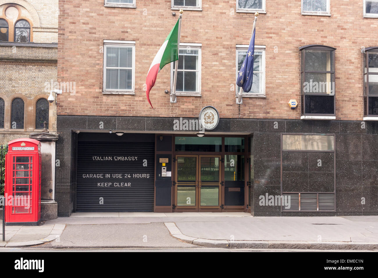 Esterno del Consolato Italiano edificio, Eaton Square, London, Regno Unito  Foto stock - Alamy