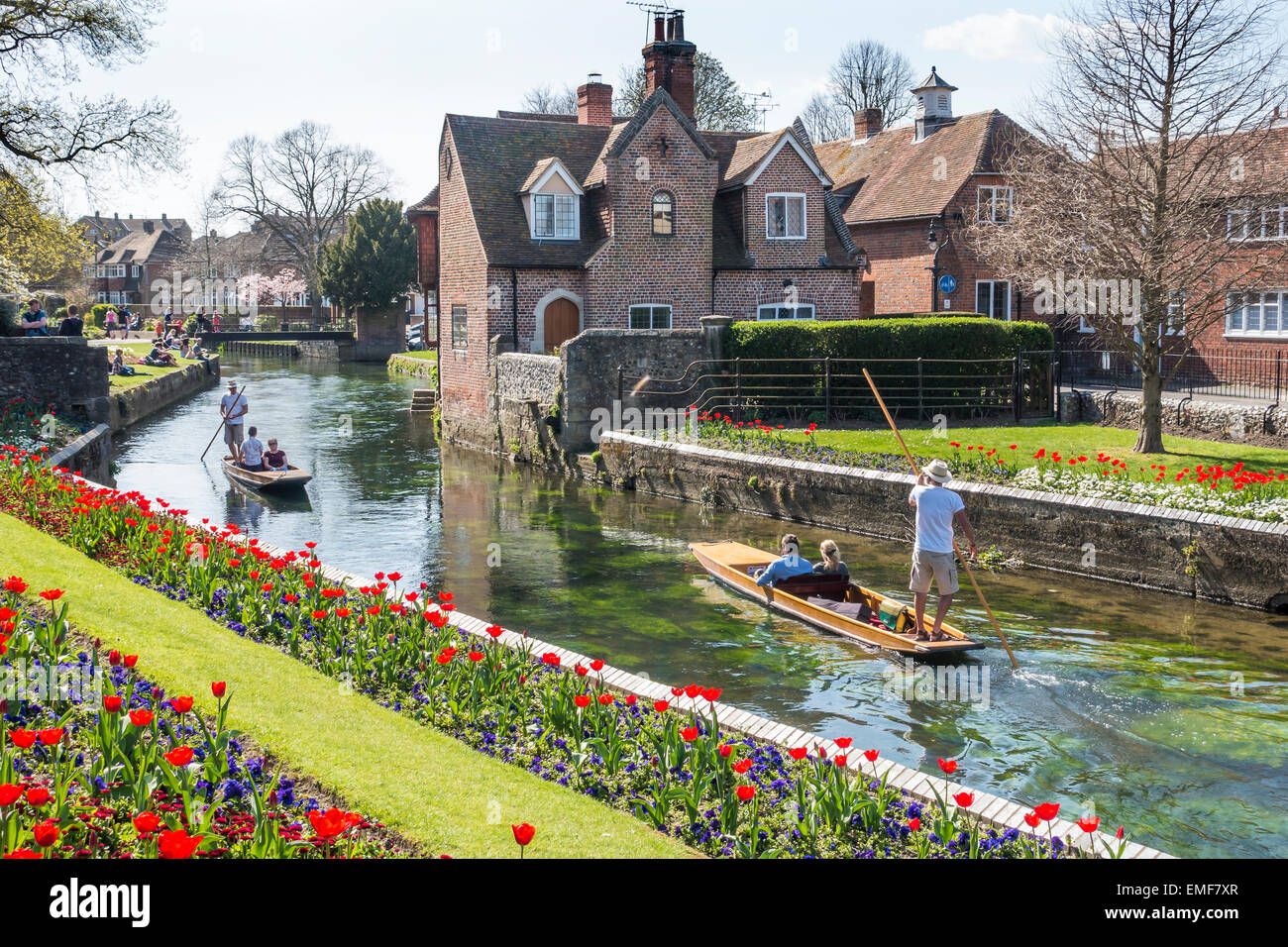 Westgate Gardens Canterbury in primavera Punting gita sul fiume fiume viaggio Stour Foto Stock