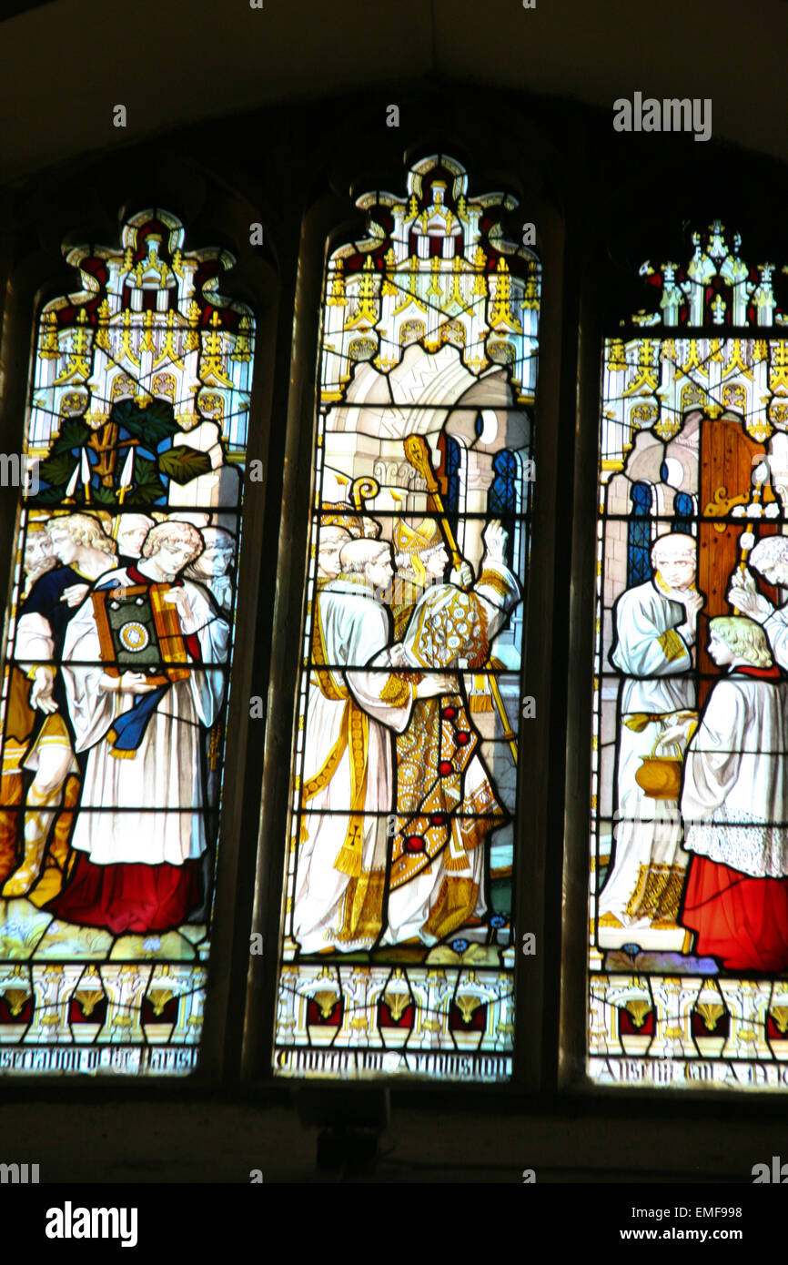 Biblico di vetro macchiato, Chiesa di Santa Maria interno, Harrow-su-il-Hill, Londra, Inghilterra. Foto Stock