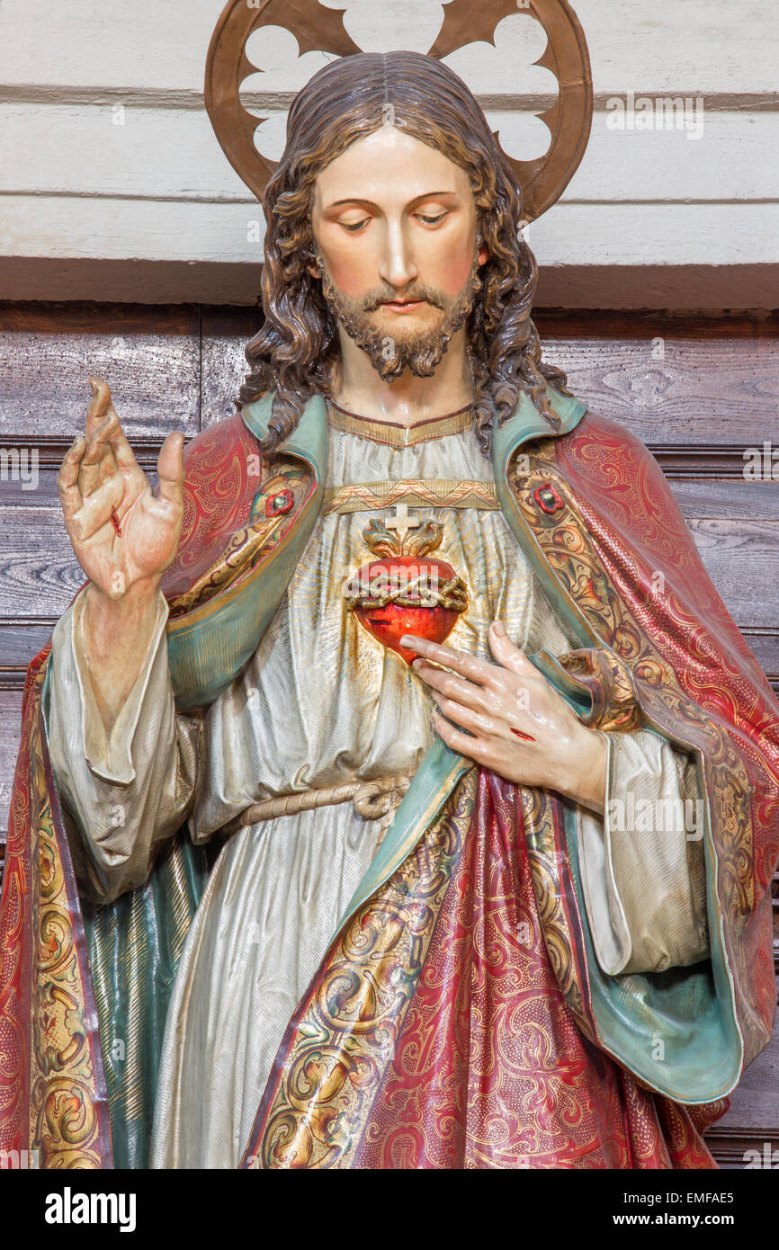 Banska Stiavnica - intagliati e policromi statua del Cuore di Gesù Cristo nella chiesa parrocchiale di artista sconosciuto del 19. cento. Foto Stock