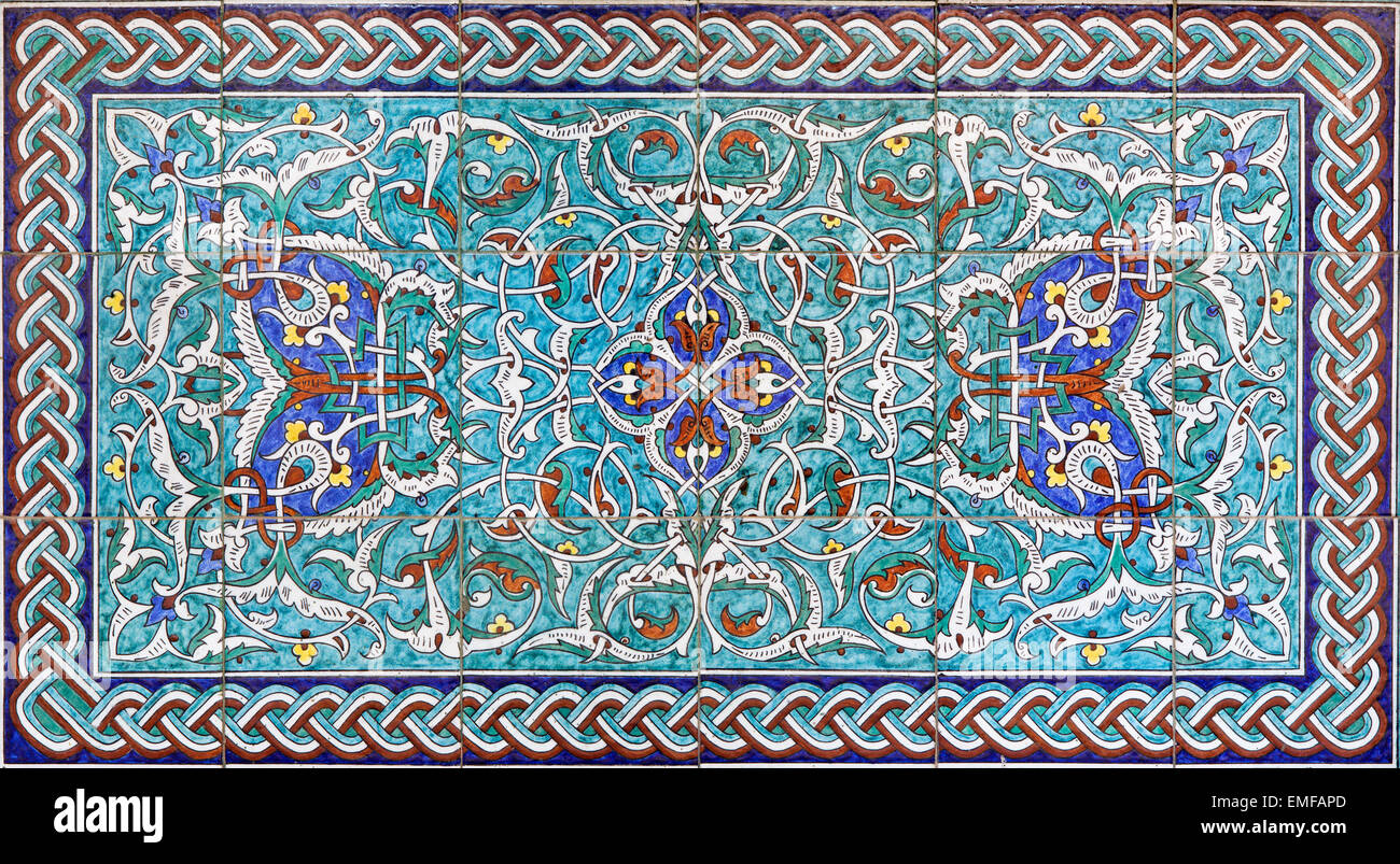 Gerusalemme, Israele - 5 Marzo 2015: la decorazione di piastrelle nel vestibolo di San Giacomo cattedrale armena dalla fine del 19. secolo. Foto Stock