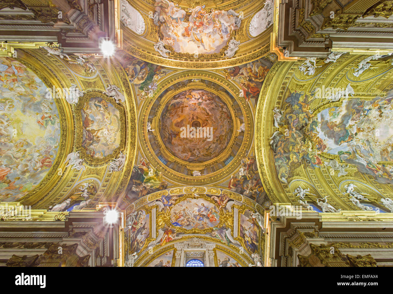 Roma - L'affresco sul soffitto e la cupola della chiesa del Jesu da Giovanni Battista Gaulli (nickname Baciccio 1639 - 1709). Foto Stock