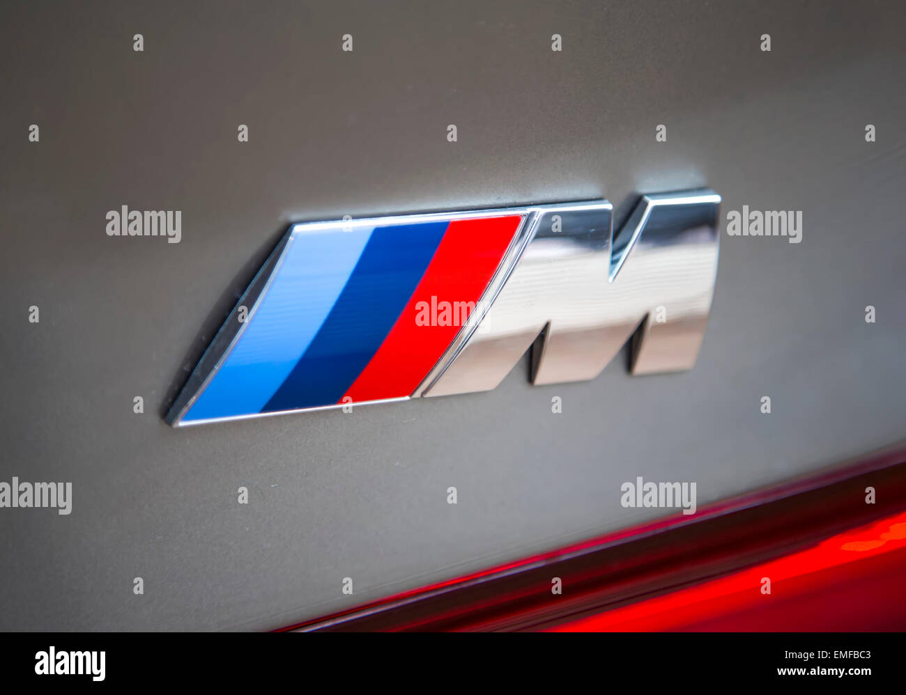 Belgrado, Serbia - MARZO 25, 2015: dettaglio della BMW auto a Belgrado in Serbia. La BMW è un tedesco automobile, moto e motore Foto Stock