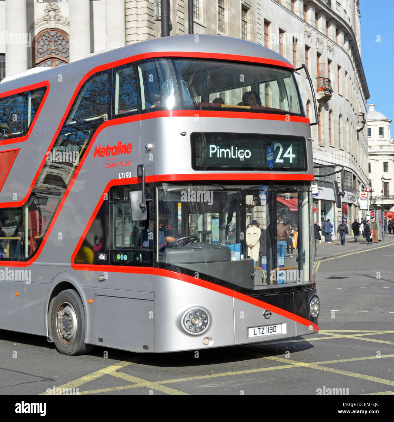 La Silver edition di New London Routemaster Boris autobus azionati da Metroline sul percorso 24 in esecuzione a Pimlico Londra Inghilterra REGNO UNITO Foto Stock