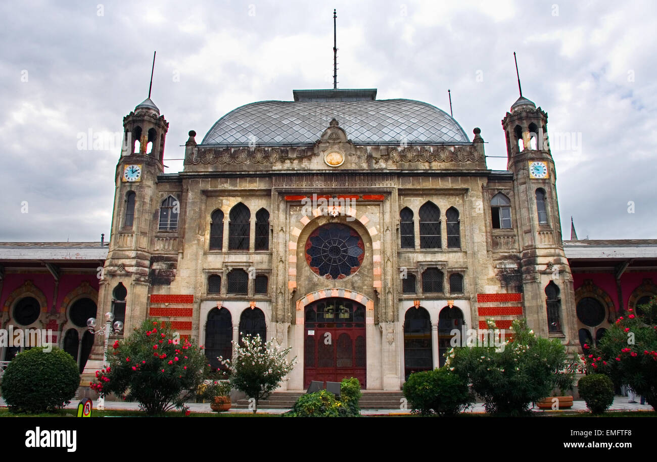 Sirkeci stazione ferroviaria architettura storica, ultima stazione dell'Orient Express ad Istanbul in Turchia Foto Stock