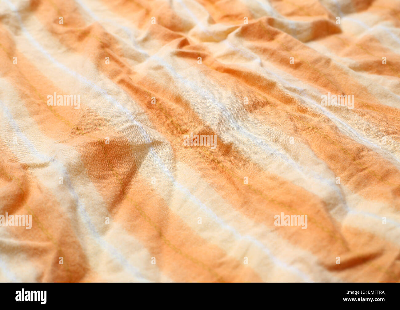 Le pieghe dei vestiti di pattern di colore arancione per lo sfondo Foto Stock