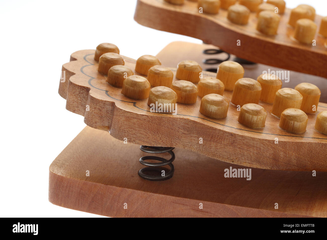 Le attrezzature per il massaggio dei piedi da materiale di legno Foto Stock