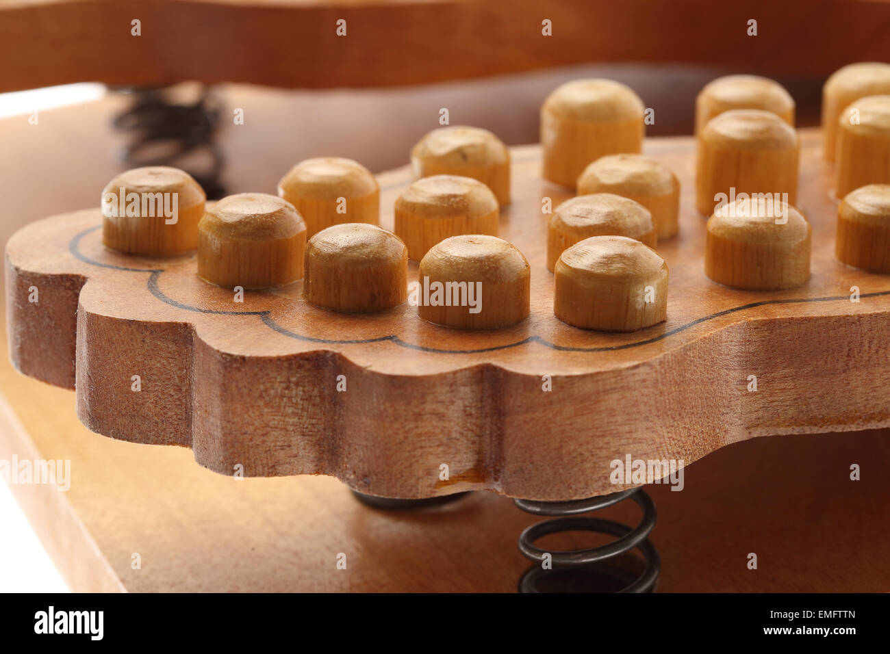 Le attrezzature per il massaggio dei piedi da materiale di legno Foto Stock