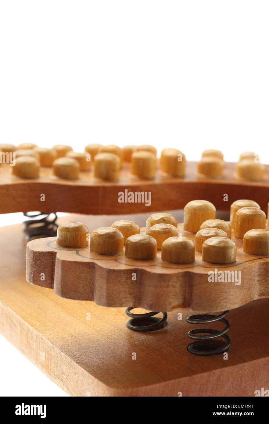 Le attrezzature per il massaggio dei piedi da materiale di legno Foto Stock